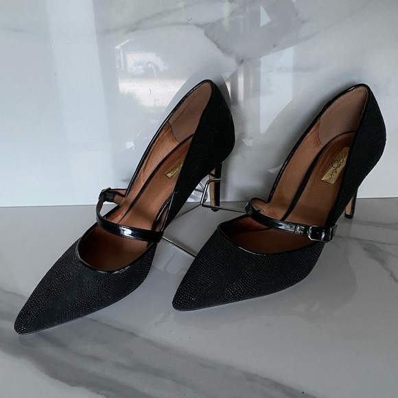 Halogen black leather center strap with buckle pumps size 7.5 - Picture 6 of 7